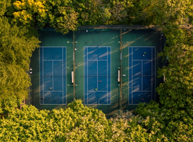 Tennis player in action showing intense focus and athletic movement, demonstrating the mental and physical demands of the sport
